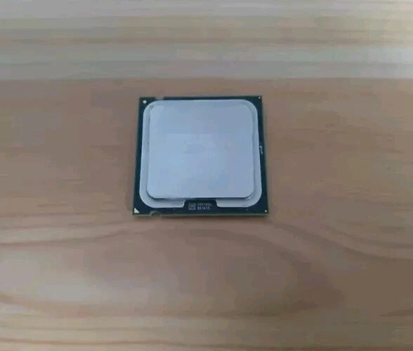 Intel Core 2 Quad Q8200 LGA775 2,33 Ghz - Bild 1 von 1