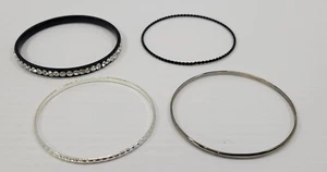 AR3) Lotto misto di 4 bracciali donna bigiotteria costume cassetto spazzatura - Foto 1 di 8