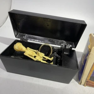 Scherzartikel The Leaky Coffin or Them Bones will rise again Witz Spielzeug Vintage - Bild 1 von 4