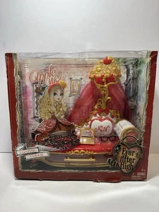 Divano letto Mattel Ever After High Apple bianco svenimento 2013 nuovo con scatola - Foto 1 di 8