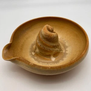 Studio Art Pottery Citrus Juicer Ceramic Reamer Handmade Signed - Imagen 1 de 10