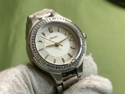 RELOJ MUJER DKNY NY-2391 esfera plateada 5 ATM tono plata s/s cristal bisel cuarzo Foto 1 de 4