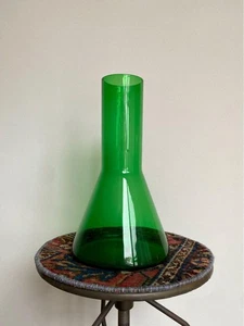 Jarrón vintage frasco base de flores de vidrio verde raro - Imagen 1 de 10