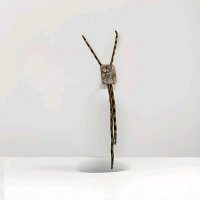 Corbata Bolo de piedra preciosa vintage puntas plateadas cuerda negra y amarilla Foto 1 de 3