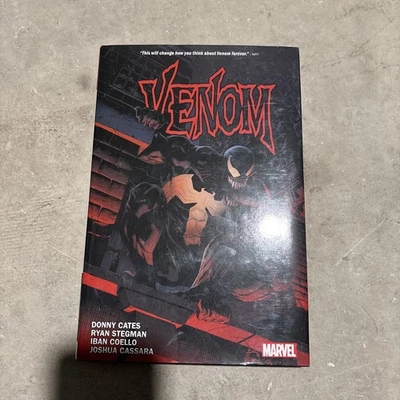 КОМИКСЫ VENOM VOL 1 HC DELUXE ГРАФИЧЕСКИЙ РОМАН CATES STEGMAN MARVEL БОЛЬШЕ НЕ ИЗДАЮЩИЕСЯ - Изображение 1 из 4