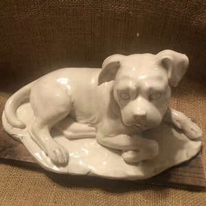 Dog Mutt Pup weiß gegossener Gips 12" in entspannter Pose - Bild 1 von 7