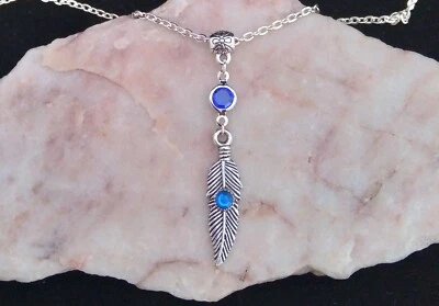 Tibetan Silver Feather, Blue Diamante Bead Pendant Necklace.Handmade In Gift Bag Foto 1 de 4