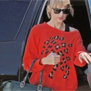 Suéter Wildfox Etiqueta Blanca Grande Lentejuelas Rojas Angora Taylor Swift Suave - Imagen 1 de 14