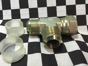 Parker R6X Swivel Nut Run Tee 1", 37 Flare/37 Swivel 16 R6X-B, 16-R6X-B #ZR11 - Picture 1 of 10