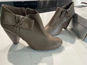 NIB Anthropologie Bow Booties Brown Leather 7.5 Women - Picture 1 of 6