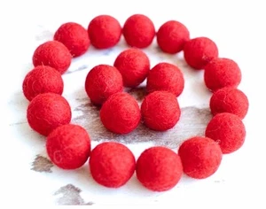 2cm RED Felt Balls x20.Wool.Party Decor.Pom poms.Felt Ball.Wholesale. - Bild 1 von 3