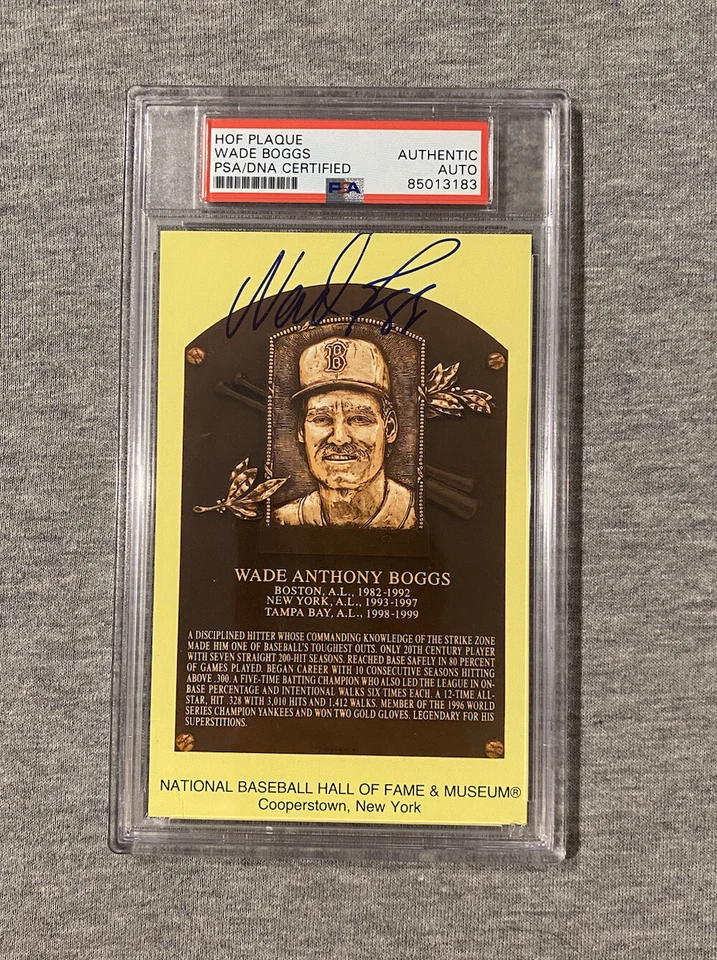 BOSTON RED SOX- WADE BOGGS AUTOGRAPH HALL OF FAME PLAQUE CARD PSA/DNA SLAB 183 - Image 1 of 1