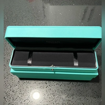 Tiffany & Co. Caja Pulsera Cuero Azul Foto 1 de 4