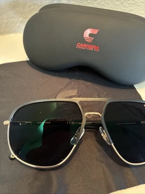 Gafas de sol Carrera con borde negro mate y dorado 318s 2M203 + estuche negro Foto 1 de 4