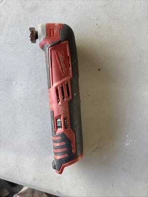 Milwaukee 2426-20 M12 Cordless Multi-Tool - Tool Only - FOR PARTS OR REPAIR - Image 1 of 4
