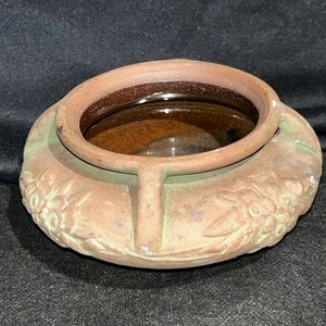 Jarrón antiguo de cerámica de musgo Peters & Reed de la década de 1920 con patrón azteca cesta colgante en cuclillas - Imagen 1 de 12