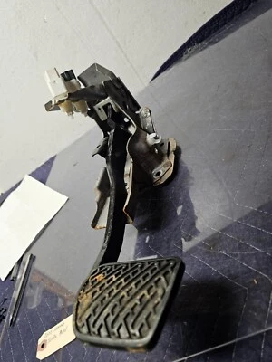 Brake Pedal 2020 Nissan Murano 46501-5AA0B 2015 2016 2017 2018 2019 2021 2022 - Image 1 of 4