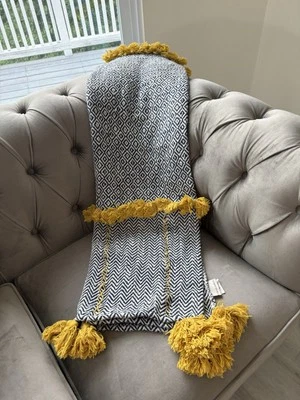 Manta Cynthia Rowley azul marino, amarillo y blanco con patrón geométrico Foto 1 de 2