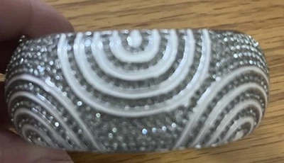 AKKAD 中国透明水晶银色铰链手链 — 第 1/4 张图片