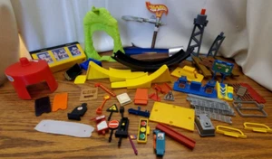 Vintage Hot Wheels Matchbox + Playset Lot Street Signs Building Parts & Pieces - Picture 1 of 6