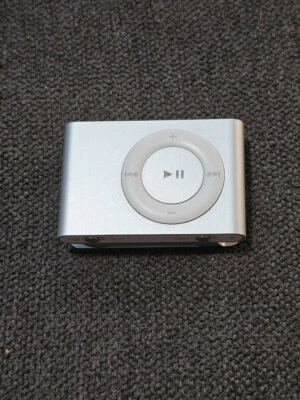 Apple 2nd Generation iPod Shuffle Silver 1GB - A1204 + CAIBLE. WORKS - Image 1 of 4