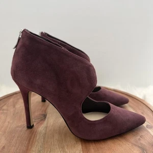 BCBGeneration Shoes Womens Size 7.5 Burgundy Suede Cutout Pointed Toe Stiletto - Picture 1 of 8