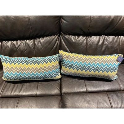 Juego de 2 nuevas almohadas lumbares a rayas Chevron multicolor - Umbral - Los Ángeles Foto 1 de 4