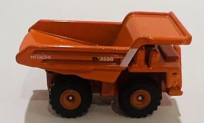 Camión de volteo Tomica Hitachi Eh 3500 ACII juguete naranja Foto 1 de 4