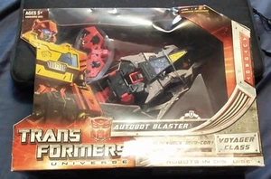 Blaster Transformers Universe Voyager 2008 Classic Series New Blockrock - Picture 1 of 1