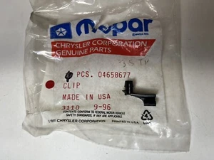 Genuine OEM Mopar 4658677 Door Latch Link Rod Clip Chrysler Jeep Dodge NOS - Picture 1 of 3