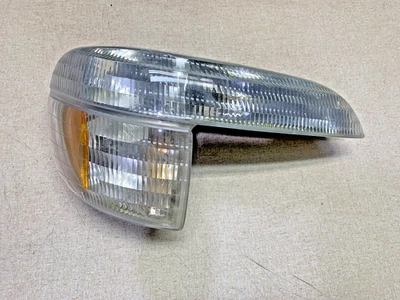 95 96 97 98 99 00 01 FORD EXPLORER RIGHT FRONT CORNER TURN SIGNAL PARKING LIGHT - Image 1 of 4