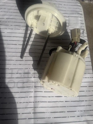 原始设备制造商道奇挑战者充电器 Hellcat 燃油泵组件 - 二手 - Needs Float Sen — 第 1/4 张图片