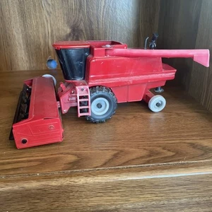 Ertl 1:16 Scale Case ih Diecast Combine - Picture 1 of 7