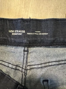 Signature Levi Straus Damen Totally Shaping Pull-On Skinny Jeans W32 - Bild 1 von 6