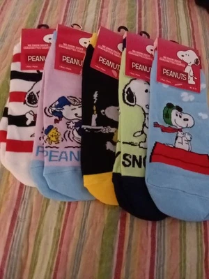 Charlie Brown 花生无展示袜 5 双中性尺寸 9-11 新颖袜 — 第 1/4 张图片