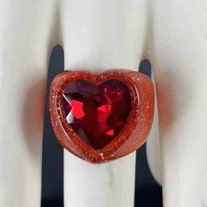 Grober Lucite Herz Ring Rot Strass Glitzer Größe 7 Statement Retro - Bild 1 von 9