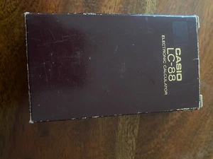 Calculadora electrónica CASIO LC-88 En su caja con funda - Imagen 1 de 13