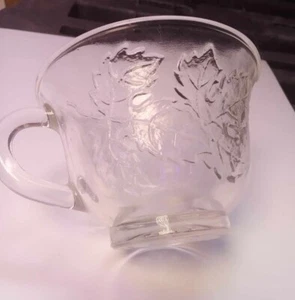 Juego de 12 tazas de ponche/snack vintage transparentes de Anchor Hocking - Grabados de vid de uva - Imagen 1 de 3