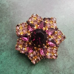 Vintage Purple Crystals Rhinestone Gold Tone Starburst Brooch - Picture 1 of 6