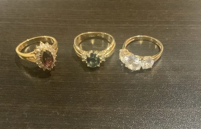 Juego de tres anillos de disfraz vintage chapados en oro joyería elegante Foto 1 de 4