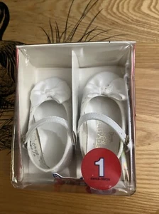 Vintage Baby Deer White Dress Shoes Size 1 (6wks-3months) - Picture 1 of 4