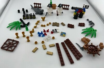 LEGO (40515) Pirates and Treasure VIP Add On Pack cannon skeleton sword gold hen - Image 1 of 4