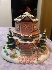 Hawthorne Village Mrs Claus Sweet Shop Rudolph's Christmas Town Collection Neu - Bild 1 von 24