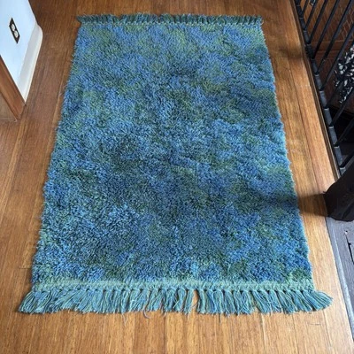 Alfombra peluda pelo largo vintage con borlas Mcm azul y verde Foto 1 de 4