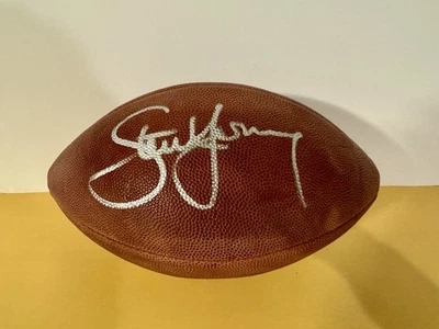 Fútbol americano autografiado por Steve Young de los 49ers de San Francisco de la NFL Foto 1 de 3