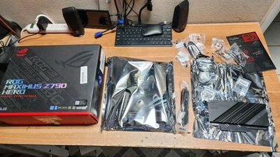 Placa madre de escritorio ASUS ROG MAXIMUS Z790 HERO Intel LGA 1700 Z790 ATX M.2 Foto 1 de 4