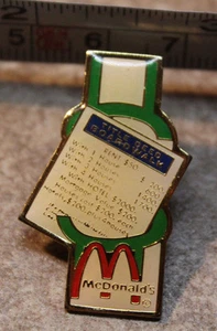 McDonalds Monopoly Boardwalk Título Escritura Empleado Coleccionable Pinback Pin Botón - Imagen 1 de 2