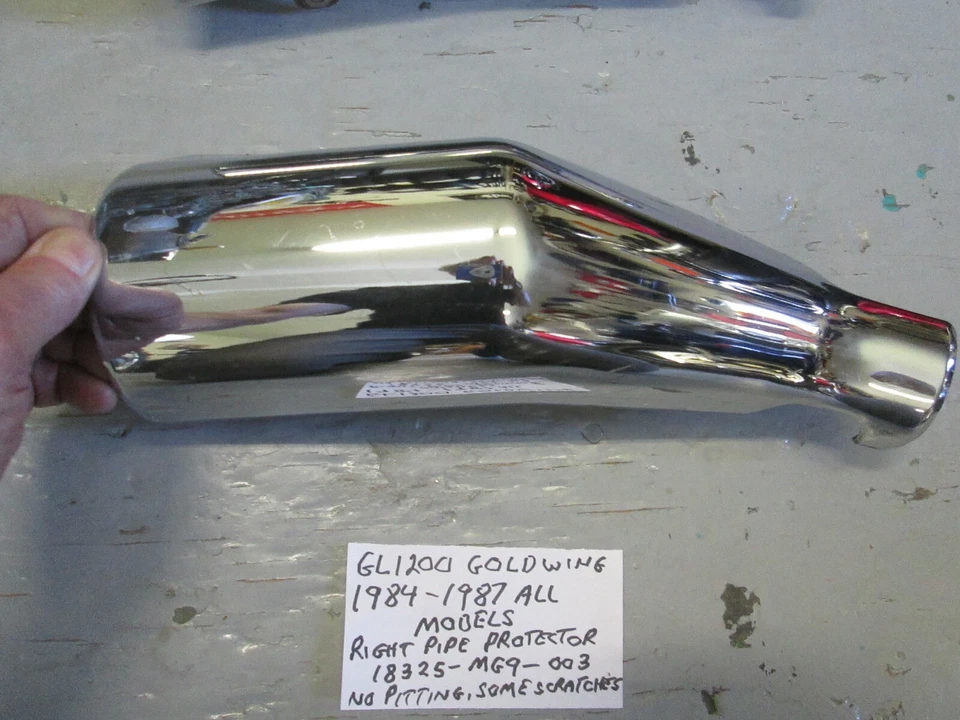 1984 - 1987 年原始设备制造商 GL1200 GOLDWING 右握出口管保护器 18325-MG9-003 — 第 1/4 张图片
