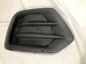 2017-2022 CHEVROLET TRAX RIGHT FRONT FOG LAMP BEZEL NEW OEM 42537708 - Picture 1 of 3