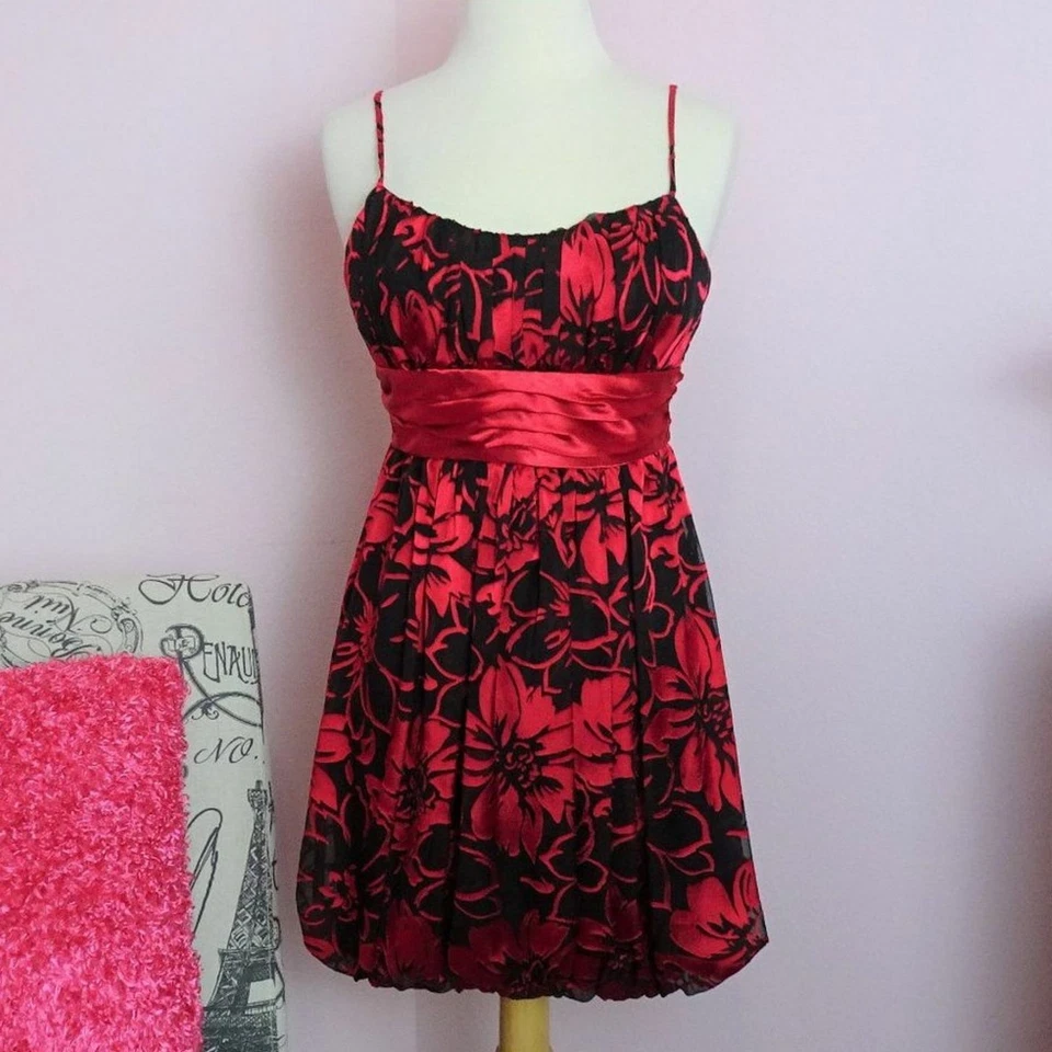 LOVE Tease Women's Dress Mini Red Black Floral Holiday Juniors Dress Size 5 - Image 1 of 4